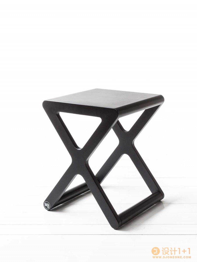 Rafa-kids:简洁创意的K书桌和X椅子