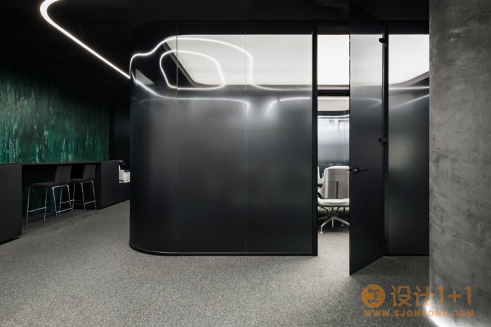 酷黑风格办公室空间设计